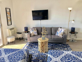 Popular LA Studio with Pool, Balcony & View of Hollywood sign